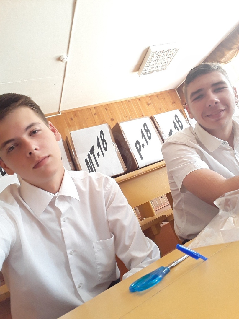 Пчела Вадим (физорг) и Емельянцев Никита